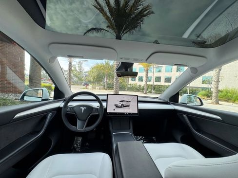 Used 2024 Tesla Model Y Long Range image 22