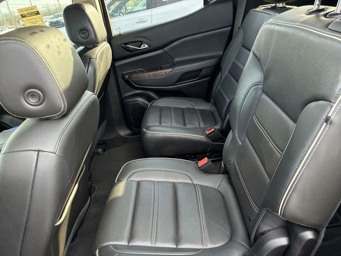 Used 2023 GMC Acadia Denali w/ Black Diamond Edition FWD image 20