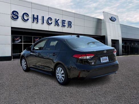 Used 2020 Toyota Corolla LE FWD image 3