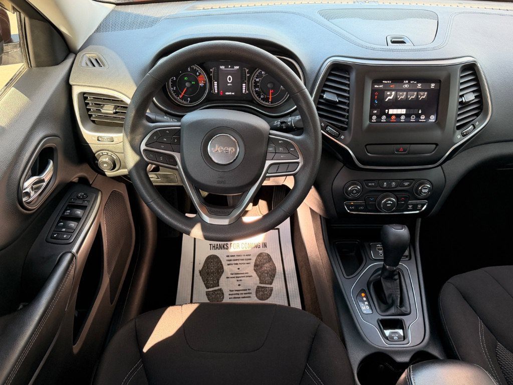 Used 2019 Jeep Cherokee Latitude w/ Popular Appearance Group FWD image 4