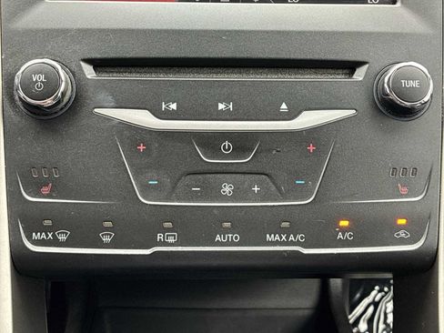 Used 2015 Ford Fusion SE w/ Equipment Group 202A FWD image 17