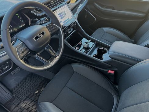 New 2023 Jeep Grand Cherokee Trailhawk w/ Advanced Protech Group II image 9