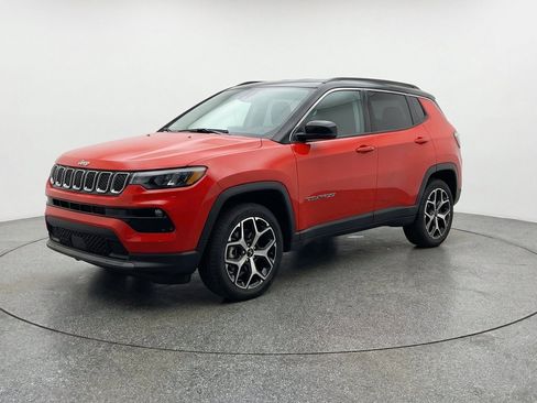Used 2025 Jeep Compass Limited AWD/4WD image 2