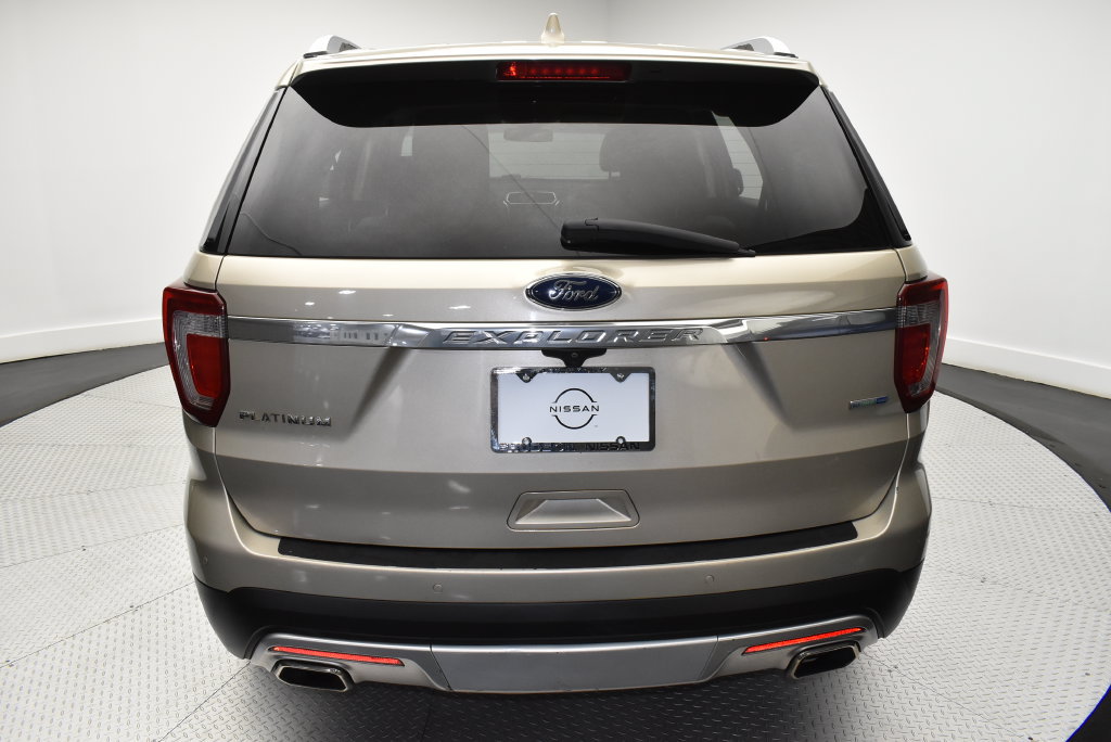 Used 2017 Ford Explorer Platinum AWD/4WD image 4