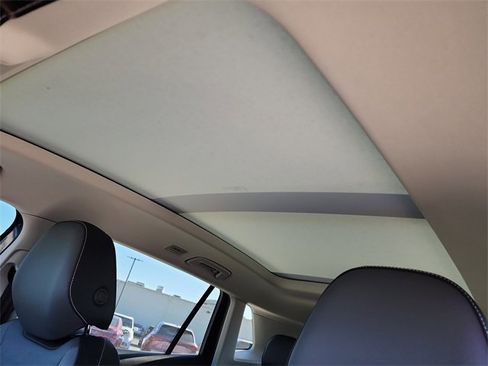 New 2025 Volkswagen Tiguan SE image 26