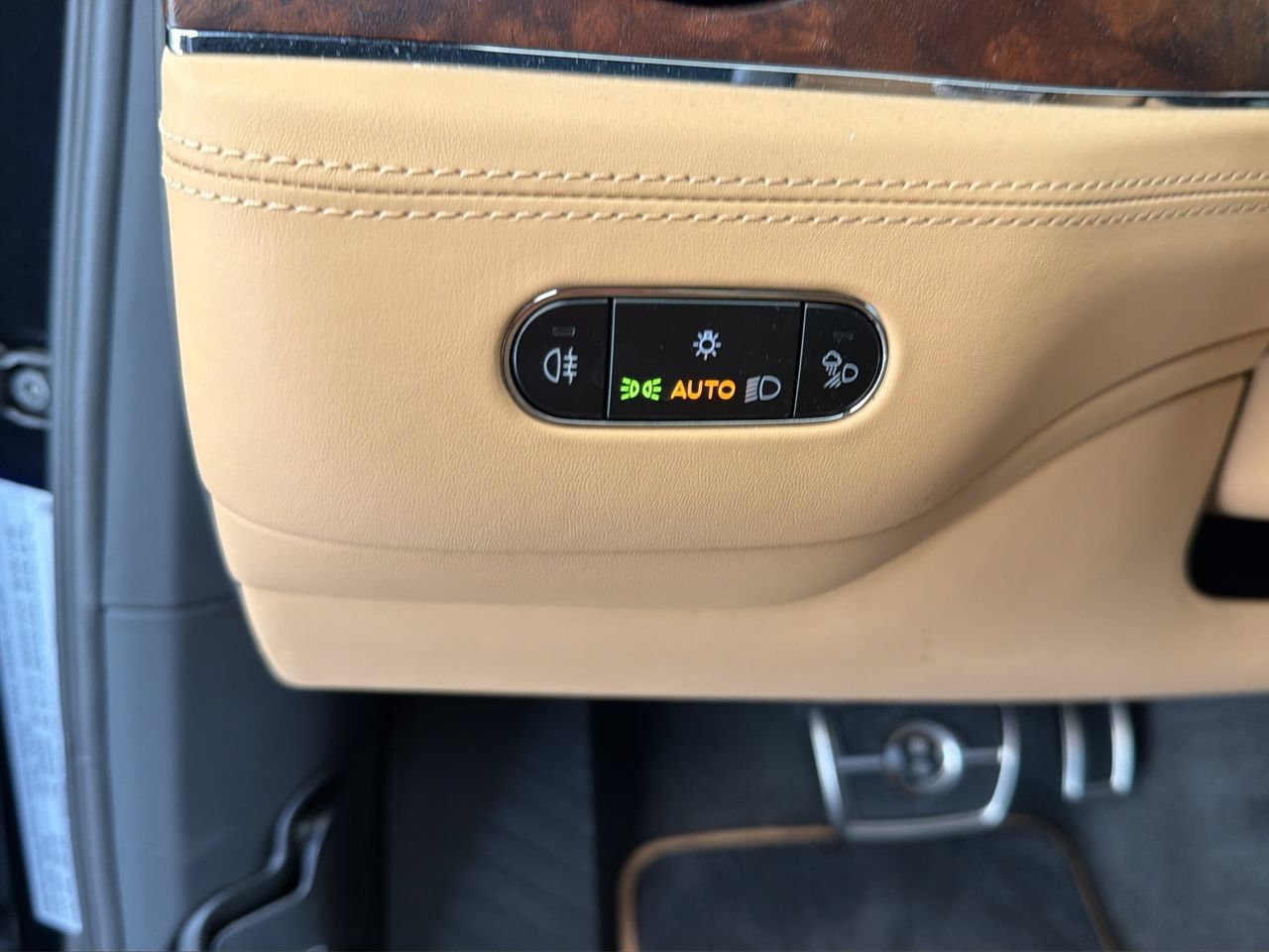 Used 2025 Bentley Bentayga AWD/4WD image 30