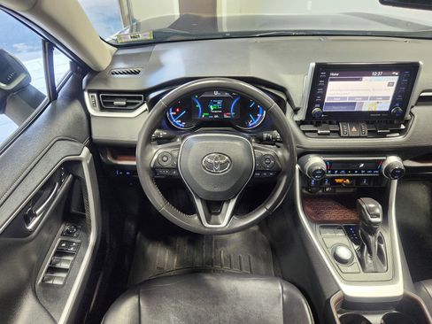 Used 2019 Toyota RAV4 Limited image 17