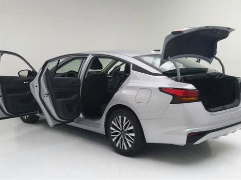 Certified 2024 Nissan Altima 2.5 SV image 10