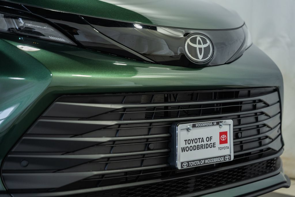 New 2026 Toyota Sienna XLE Woodland Edition AWD/4WD image 13