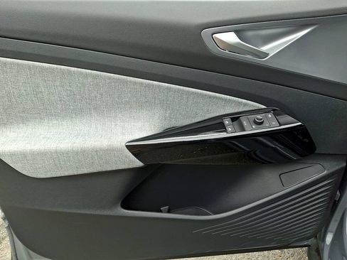Used 2025 Volkswagen ID.4 Pro RWD image 13