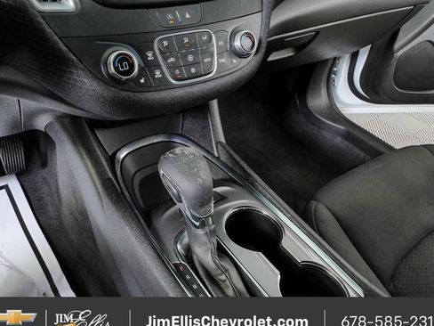 Used 2025 Chevrolet Malibu LT FWD image 16