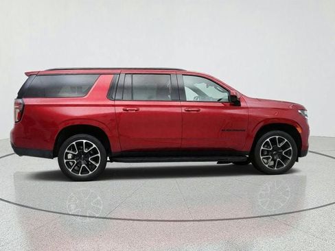 Used 2023 Chevrolet Suburban RST AWD/4WD image 4