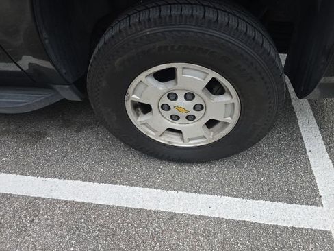 Used 2013 Chevrolet Avalanche LS RWD image 25