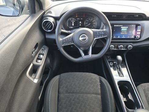 Used 2024 Nissan Kicks SV FWD image 3