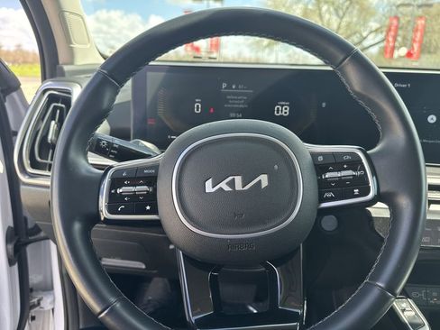 Used 2024 Kia Sorento S image 16