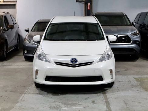Used 2012 Toyota Prius V Five image 2
