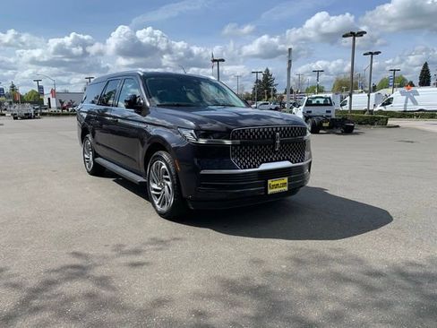 New 2026 Lincoln Navigator L Premier AWD/4WD image 11