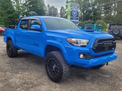 Used 2020 Toyota Tacoma TRD Sport w/ Technology Package AWD/4WD image 2