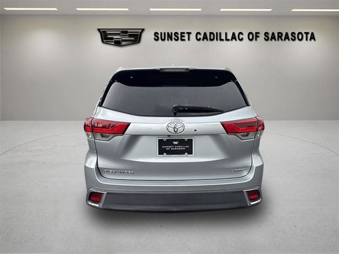 Used 2019 Toyota Highlander Limited FWD image 5