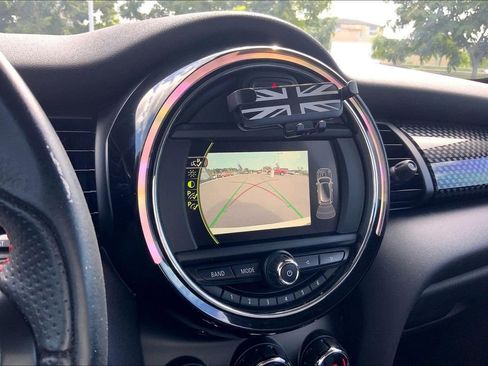 Used 2018 MINI Cooper S image 19