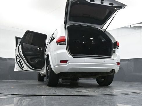 Used 2019 Jeep Grand Cherokee Altitude image 40