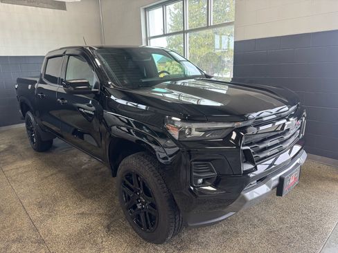 Used 2024 Chevrolet Colorado Z71 w/ Z71 Convenience Package 2 image 3