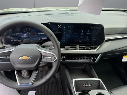 New 2026 Chevrolet Equinox LT w/ Convenience Package II AWD/4WD image 14