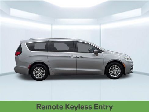 Used 2021 Chrysler Pacifica Touring-L FWD image 8