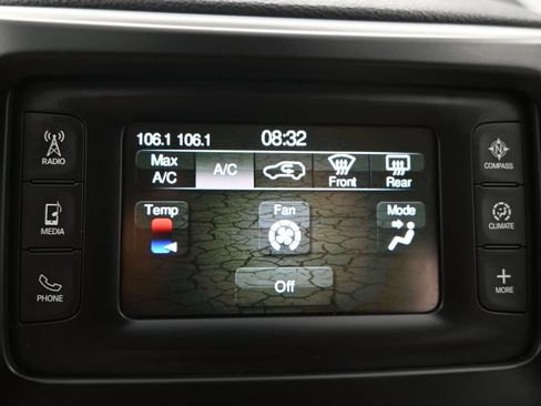Used 2018 Jeep Cherokee Latitude w/ Safety Group AWD/4WD image 12