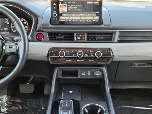 Used 2025 Honda Pilot Touring image 16
