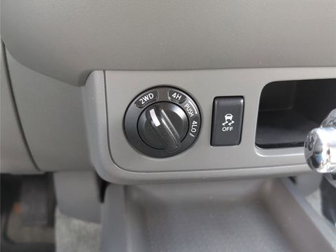 Used 2016 Nissan Frontier SV image 21