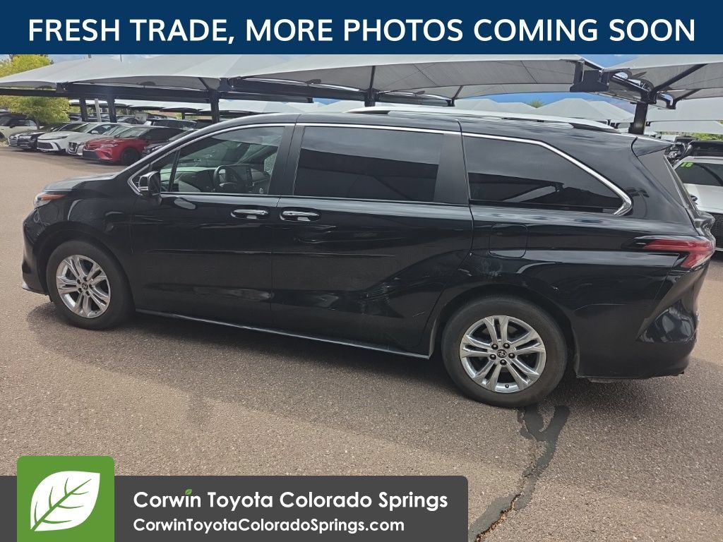 Used 2022 Toyota Sienna Platinum AWD/4WD image 6