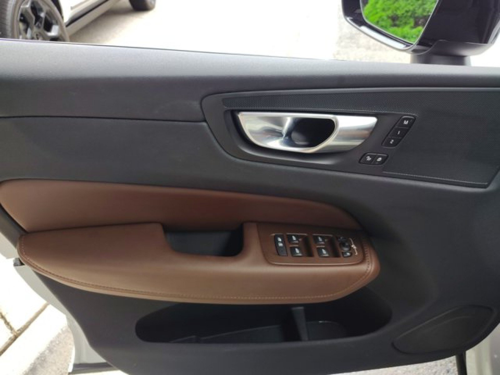 Used 2023 Volvo XC60 B5 Plus w/ Climate Package FWD image 21