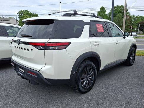 Certified 2023 Nissan Pathfinder SV w/ SV Premium Package AWD/4WD image 5