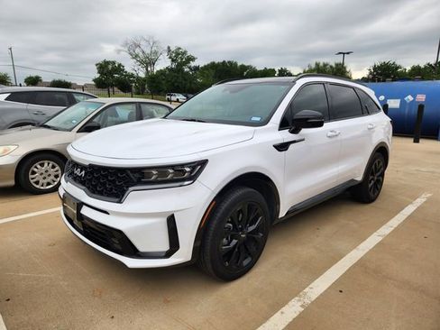Certified 2023 Kia Sorento SX FWD image 2