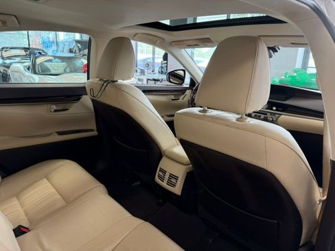 Used 2017 Lexus ES 350 w/ Luxury Package FWD image 33