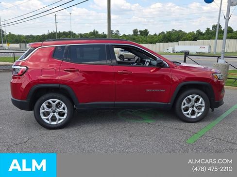 Used 2025 Jeep Compass Latitude AWD/4WD image 14