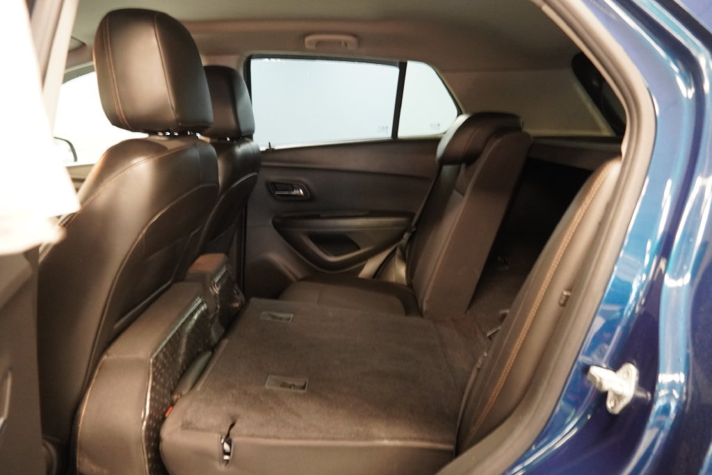 Used 2020 Chevrolet Trax LT w/ LT Convenience Package FWD image 26