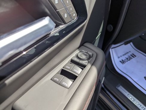 New 2026 Chevrolet Suburban RST image 9