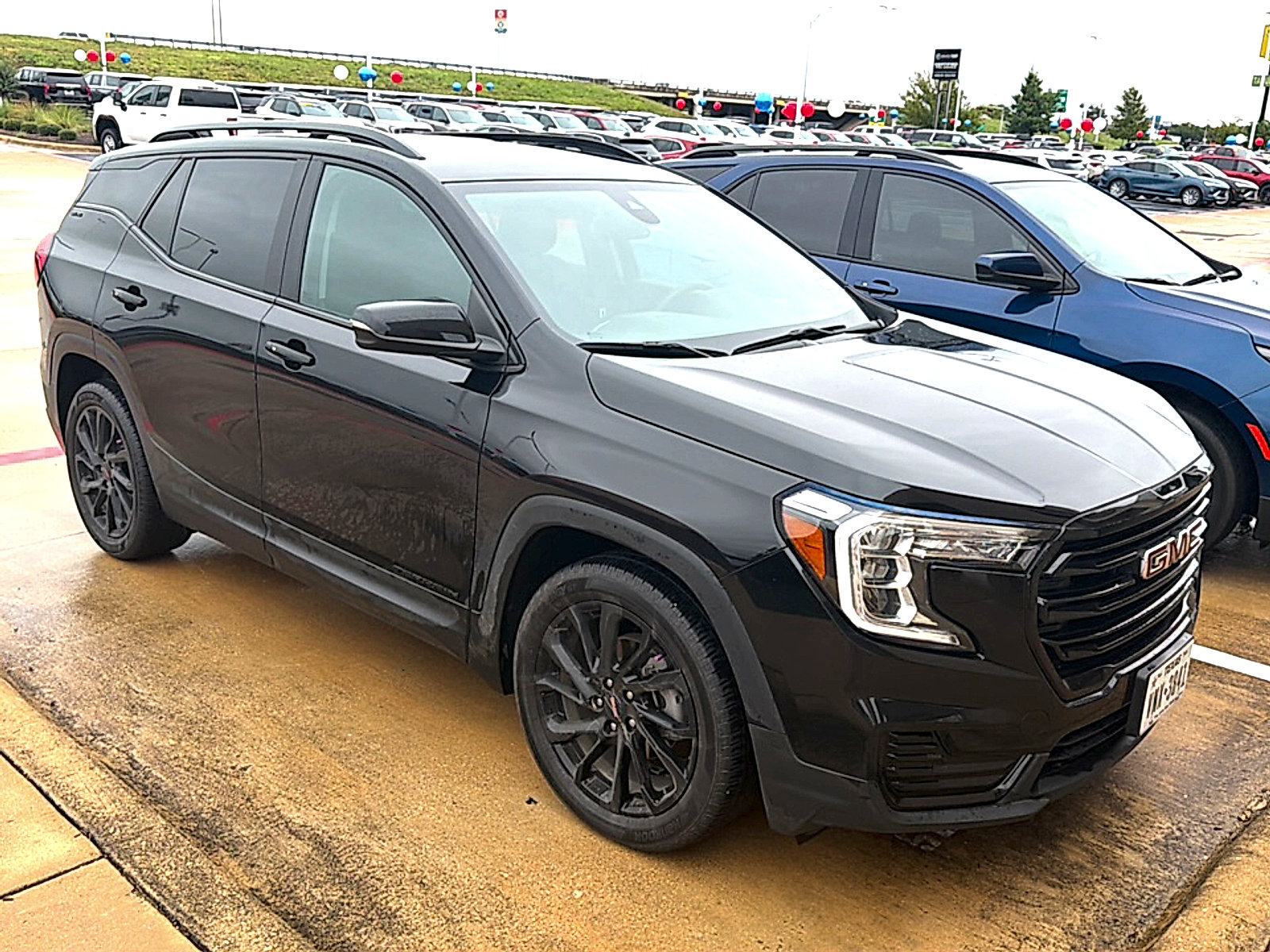 Used 2024 GMC Terrain SLE w/ Driver Convenience Package FWD image 5