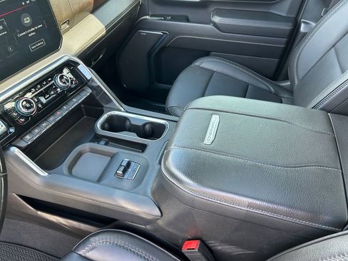 Used 2024 GMC Sierra 3500 Denali w/ Denali Reserve Package AWD/4WD image 21
