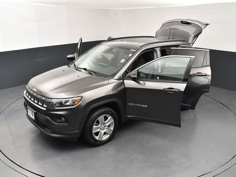 Used 2022 Jeep Compass Latitude w/ Convenience Group AWD/4WD image 30