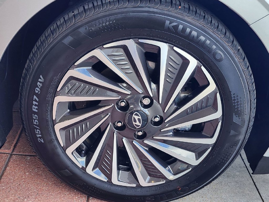Used 2025 Hyundai Sonata Limited FWD image 4