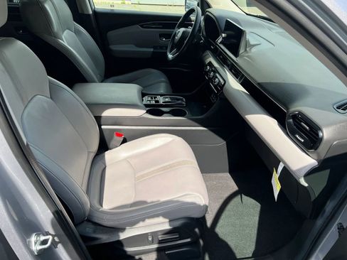 Used 2025 Honda Pilot EX-L image 8