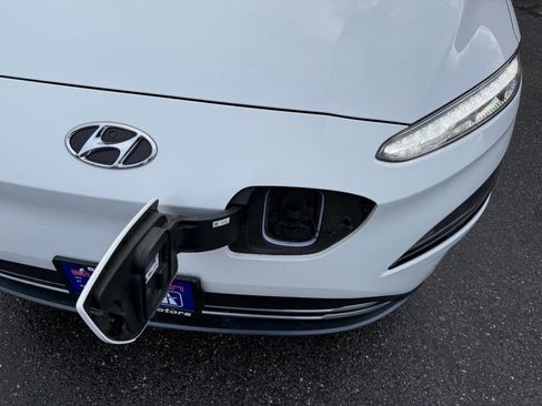 Used 2023 Hyundai Kona SE image 10