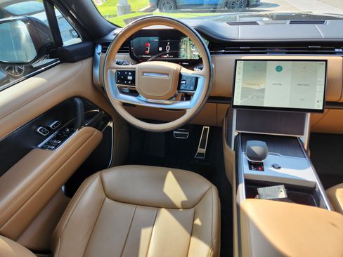 Used 2025 Land Rover Range Rover Long Wheelbase SE AWD/4WD image 13