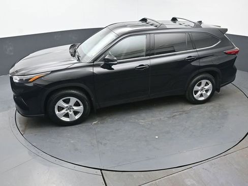 Certified 2022 Toyota Highlander LE image 38