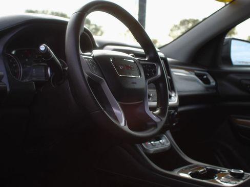 Used 2023 GMC Acadia SLE w/ Driver Convenience Package image 17