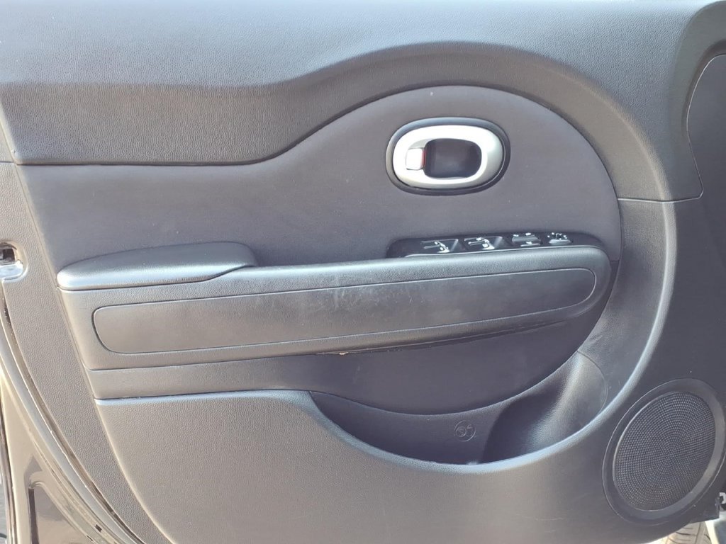 Used 2018 Kia Soul + FWD image 13