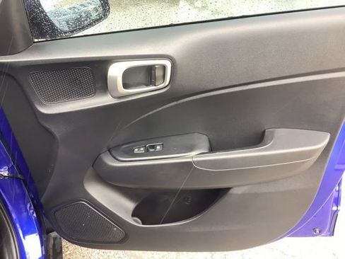 Certified 2025 Hyundai Venue SEL FWD image 18